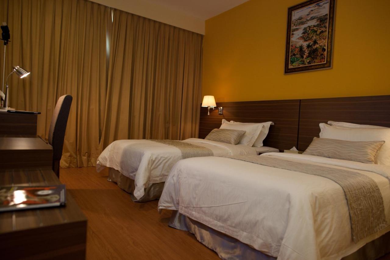 Pine Tree Hotel Batu Pahat Eksteriør billede