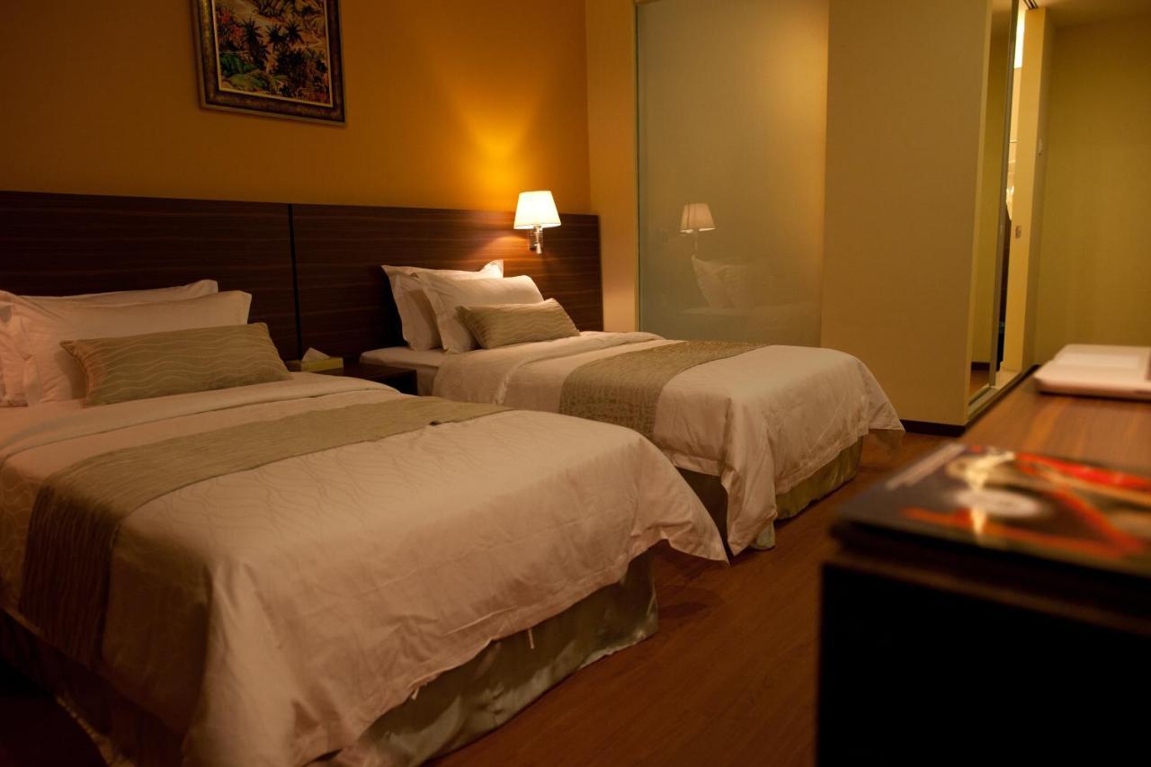Pine Tree Hotel Batu Pahat Eksteriør billede