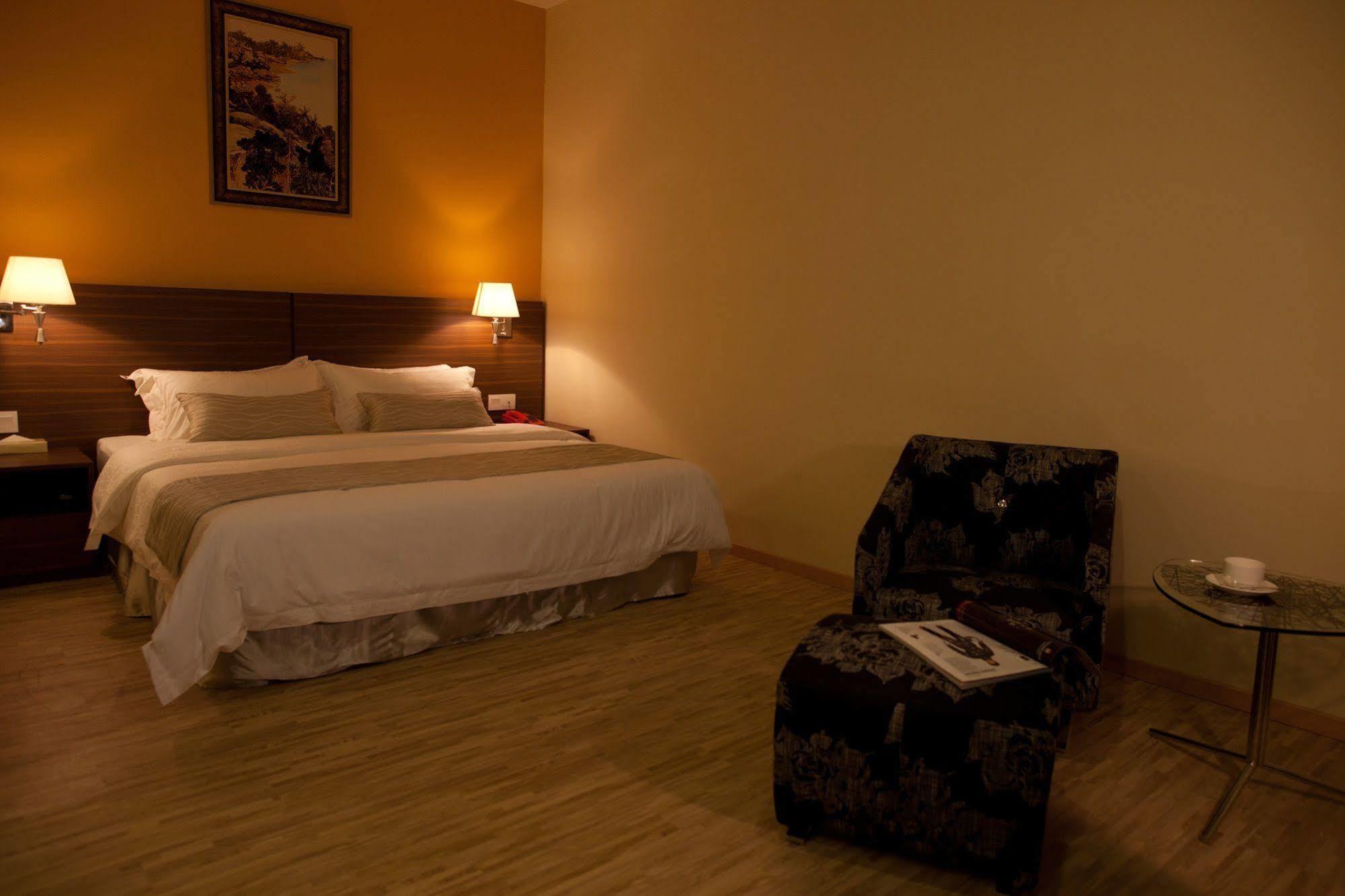Pine Tree Hotel Batu Pahat Eksteriør billede