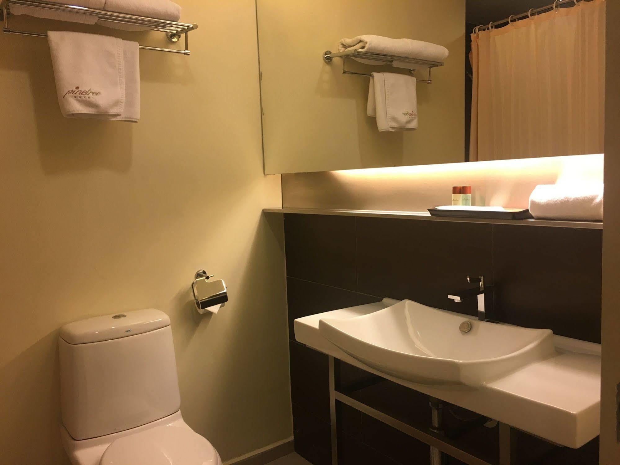 Pine Tree Hotel Batu Pahat Eksteriør billede